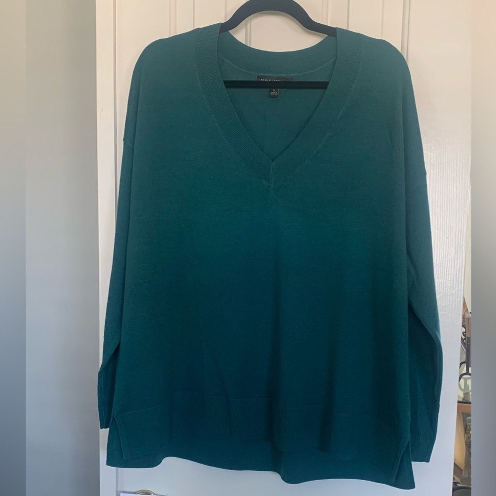 Women’s Banana Republic v-neck sweaterXL